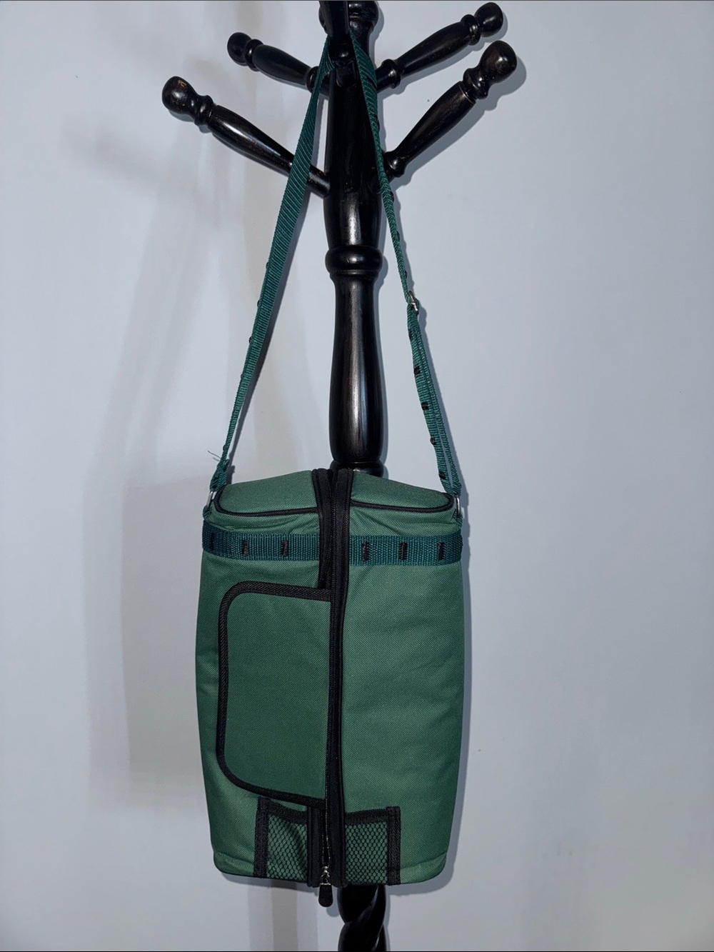 Double bottle picnic holder. 43.T